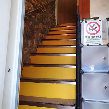 Dora Baltea Monolocale Primo Piano Mansarda Secondo Piano Verona Bilik gambar