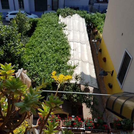 Dora Baltea Monolocale Primo Piano Mansarda Secondo Piano Verona Luaran gambar