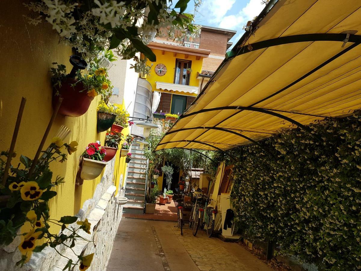 Dora Baltea Monolocale Primo Piano Mansarda Secondo Piano Verona Luaran gambar