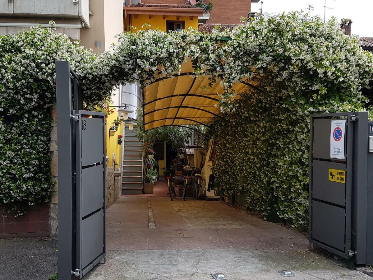 Dora Baltea Monolocale Primo Piano Mansarda Secondo Piano Verona Luaran gambar