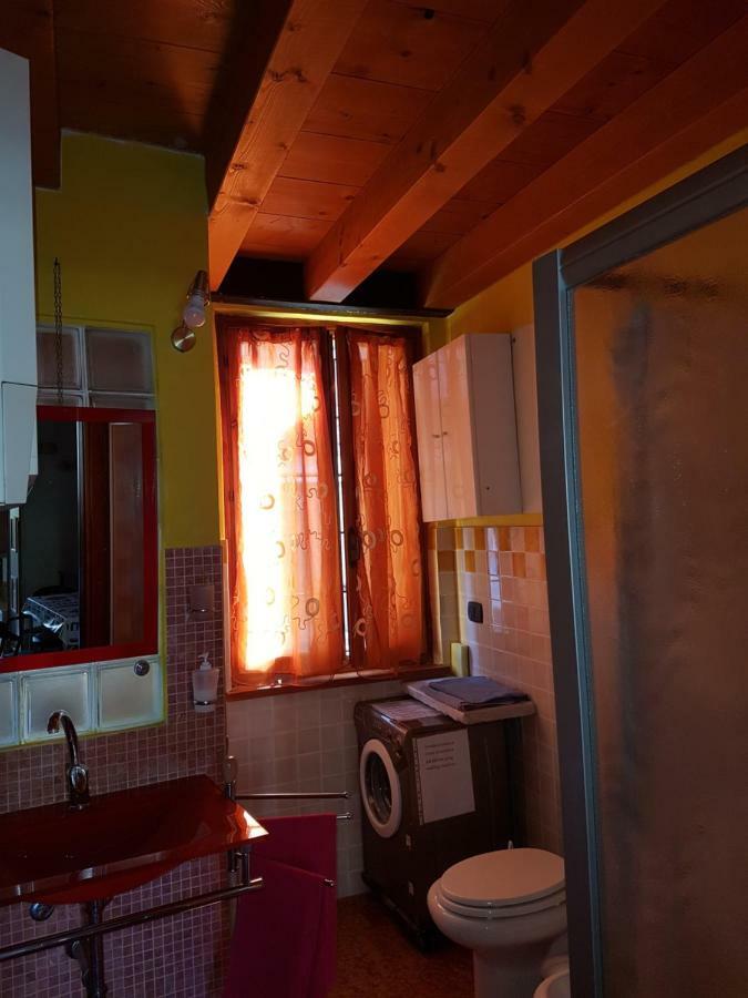 Dora Baltea Monolocale Primo Piano Mansarda Secondo Piano Verona Luaran gambar
