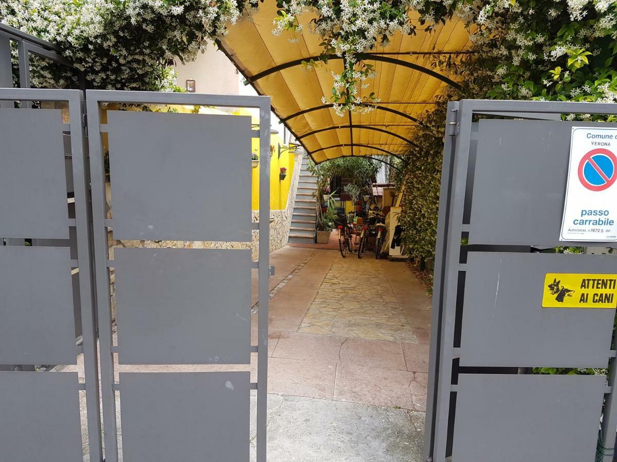 Dora Baltea Monolocale Primo Piano Mansarda Secondo Piano Verona Luaran gambar
