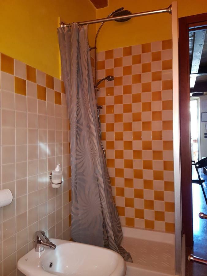 Dora Baltea Monolocale Primo Piano Mansarda Secondo Piano Verona Luaran gambar
