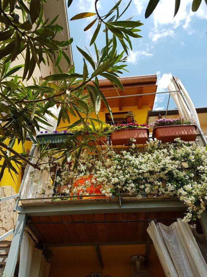 Dora Baltea Monolocale Primo Piano Mansarda Secondo Piano Verona Luaran gambar