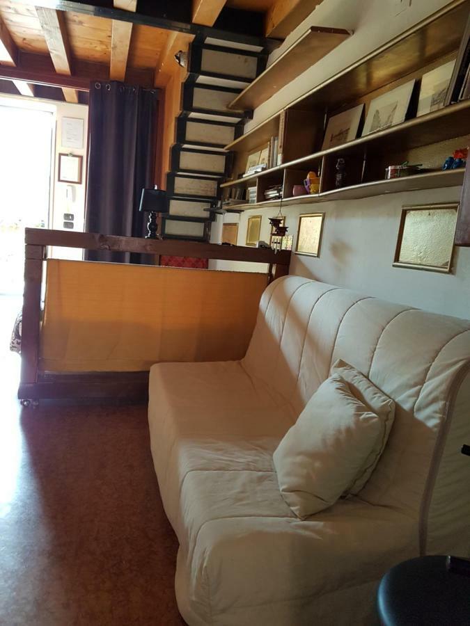 Dora Baltea Monolocale Primo Piano Mansarda Secondo Piano Verona Luaran gambar