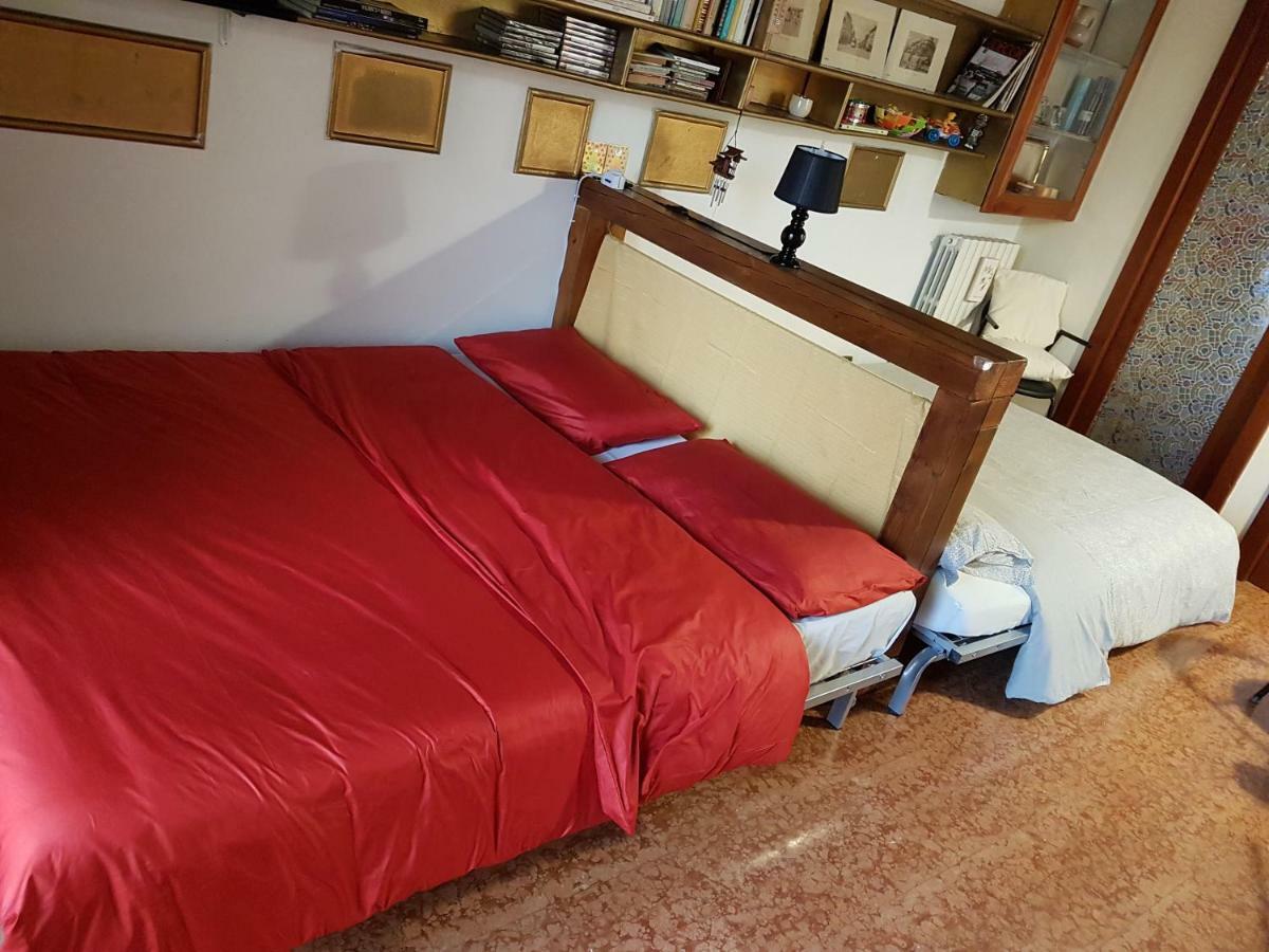 Dora Baltea Monolocale Primo Piano Mansarda Secondo Piano Verona Luaran gambar