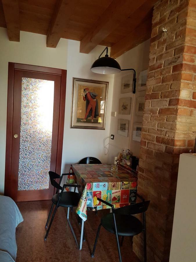 Dora Baltea Monolocale Primo Piano Mansarda Secondo Piano Verona Luaran gambar