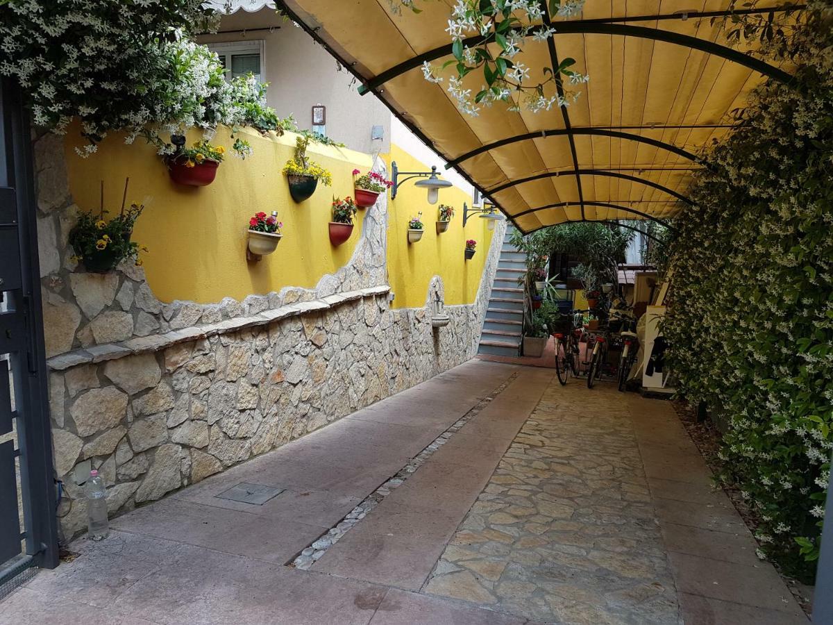 Dora Baltea Monolocale Primo Piano Mansarda Secondo Piano Verona Luaran gambar