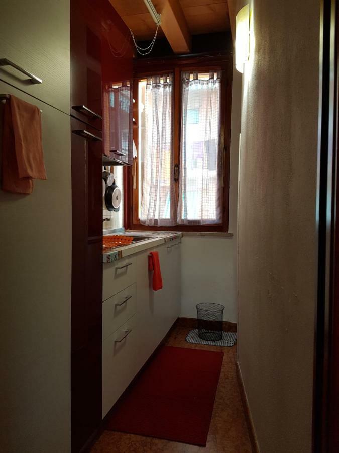 Dora Baltea Monolocale Primo Piano Mansarda Secondo Piano Verona Luaran gambar