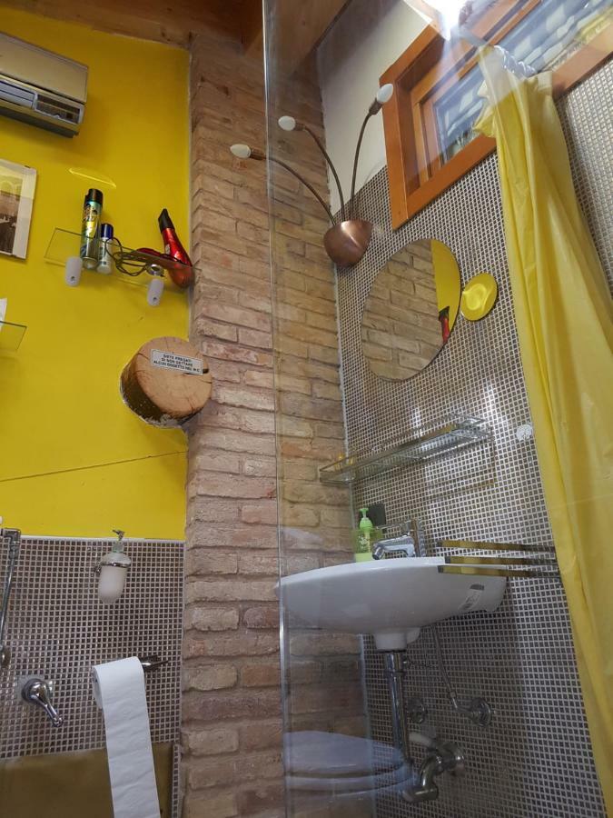 Dora Baltea Monolocale Primo Piano Mansarda Secondo Piano Verona Luaran gambar