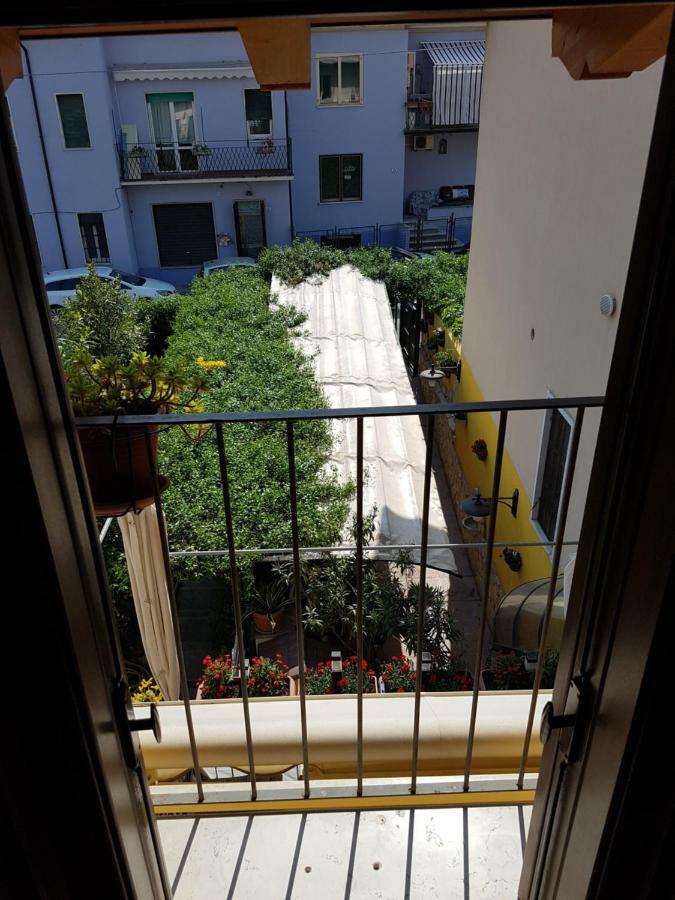 Dora Baltea Monolocale Primo Piano Mansarda Secondo Piano Verona Luaran gambar