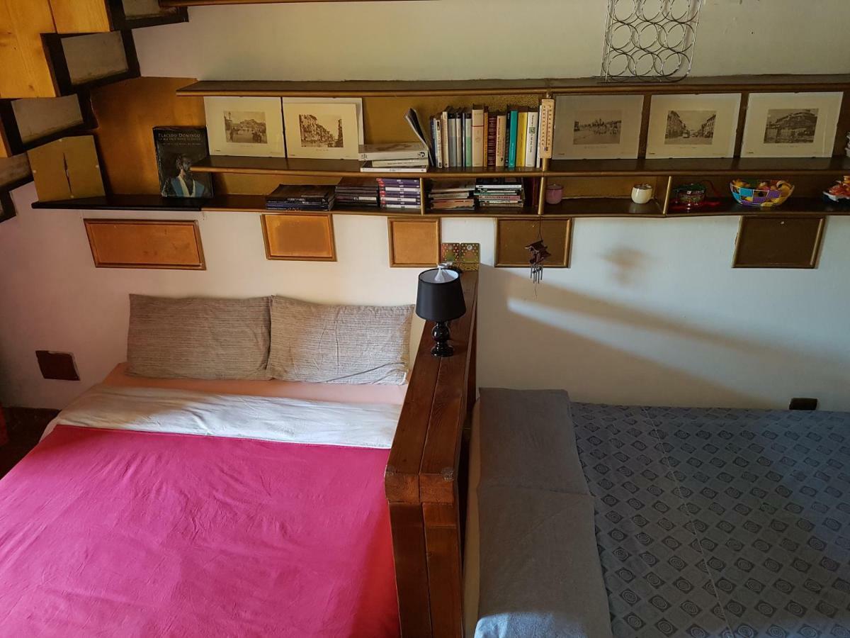 Dora Baltea Monolocale Primo Piano Mansarda Secondo Piano Verona Luaran gambar